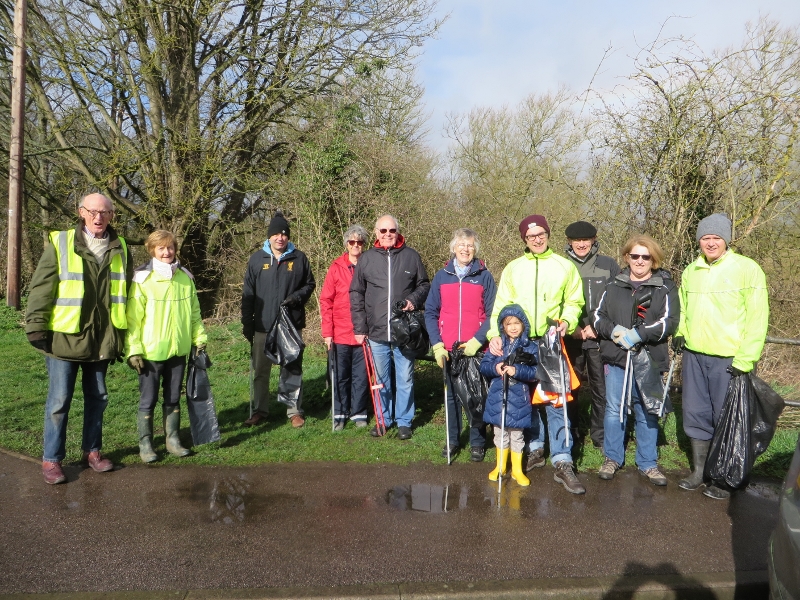 Local volunteers taking part in a Sustainable Woodstock litter pick