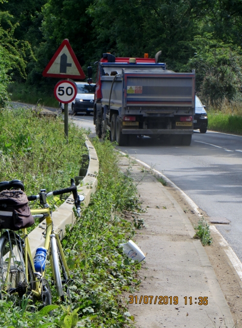 A4095 road through the Bladon area