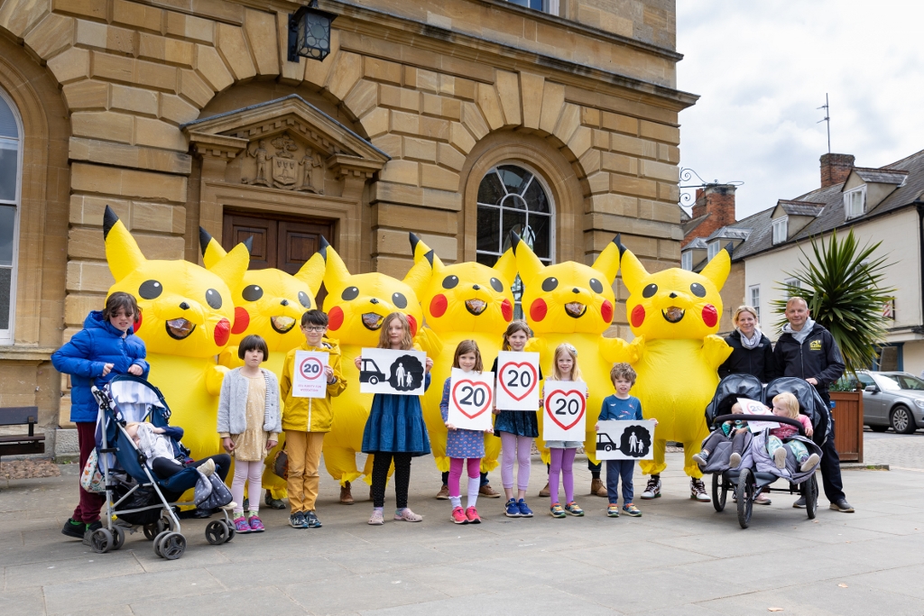 Woodstock residents and schoolchildren campaigning for safer roads